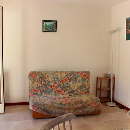 Holiday home Mitoyenne Avec Terrasse, Piscine Et Parking A Proximite De La Et Du Centre - Fr-1-607-27