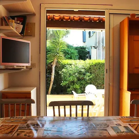 Mitoyenne Avec Terrasse, Piscine Et Parking A Proximite De La Et Du Centre - Fr-1-607-27 Holiday home Agde