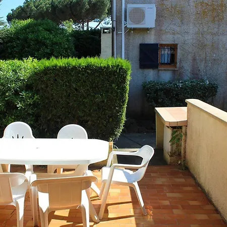 Mitoyenne Avec Terrasse, Piscine Et Parking A Proximite De La Et Du Centre - Fr-1-607-27 Agde