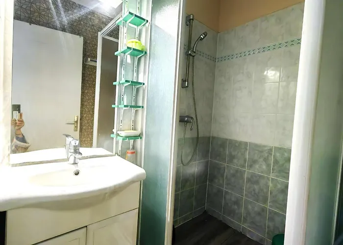 Mitoyenne Charmante Avec Piscine, 6 Pers., Parking Privatif - Fr-1-607-27 * Agde